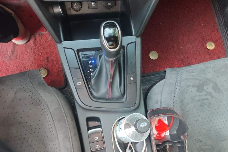 Used Hyundai Elantra (6th Generation / Lingdong) 2020 1.4T Dual-Clutch Xuan Dong · Dynamic Version Gear Lever