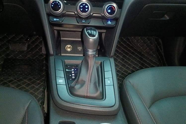 Used Hyundai Elantra (6th Generation / Lingdong) 2020 1.4T Dual-Clutch Xuan Dong · Dynamic Version Gear Lever