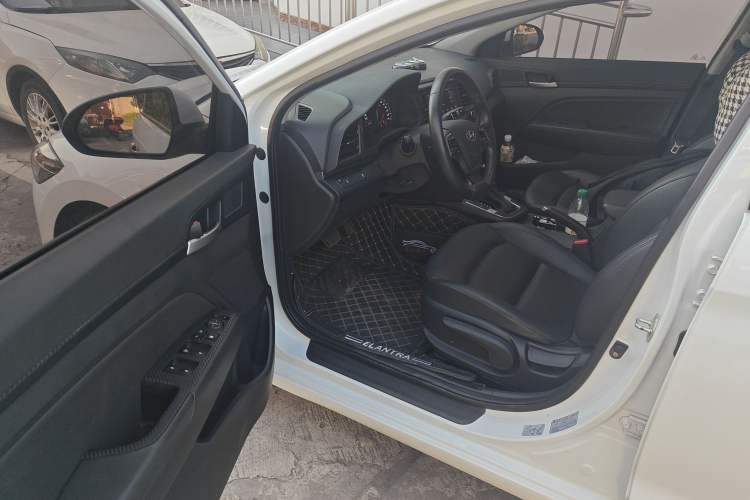 Used Hyundai Elantra (6th Generation / Lingdong) 2020 1.5L CVT Smart & Stylish – Elite Version Interior 3