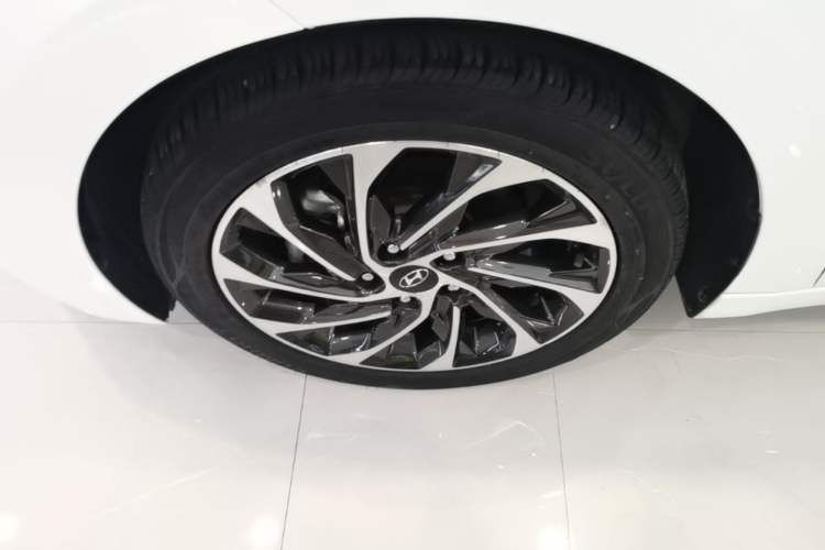 Used Hyundai Elantra (6th Generation / Lingdong) 2020 1.5L CVT Smart & Stylish – Elite Version Left Front Wheel Hub