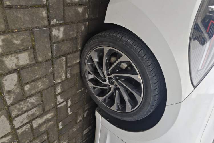 Used Hyundai Elantra (6th Generation / Lingdong) 2020 1.5L CVT Smart & Stylish – Elite Version Left Front Wheel Hub