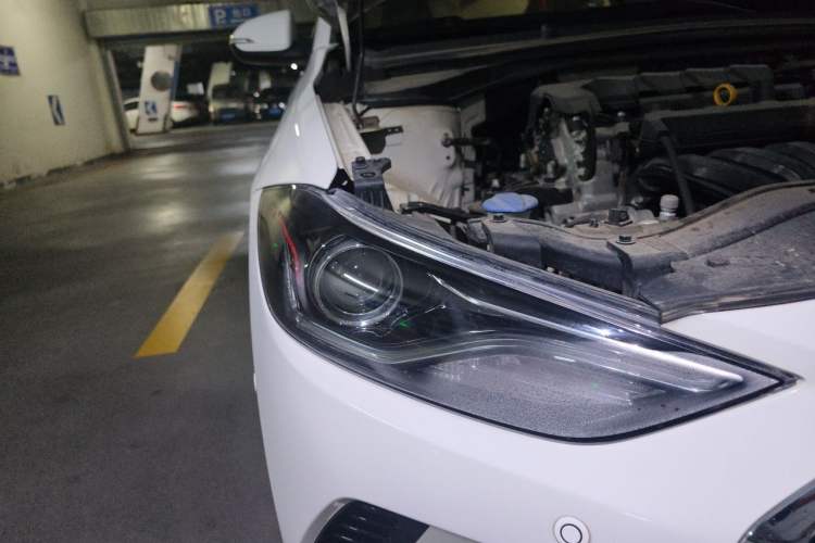 Used Hyundai Elantra (6th Generation / Lingdong) 2020 1.5L CVT Smart & Stylish – Elite Version Right Front Headlight