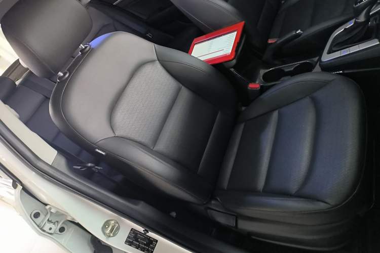 Used Hyundai Elantra (6th Generation / Lingdong) 2020 1.5L CVT Smart & Stylish – Elite Version Right Front Seat