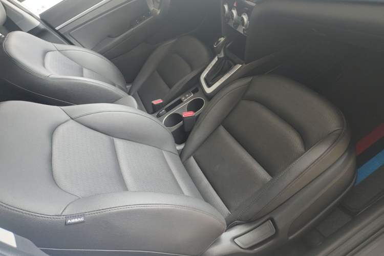 Used Hyundai Elantra (6th Generation / Lingdong) 2020 1.5L CVT Smart & Stylish – Elite Version Right Front Seat