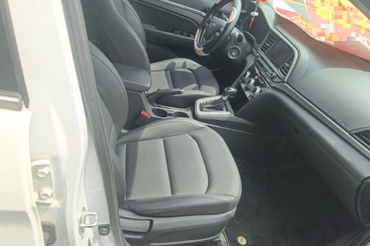 Used Hyundai Elantra (6th Generation / Lingdong) 2020 1.5L CVT Smart & Stylish – Elite Version Right Front Seat