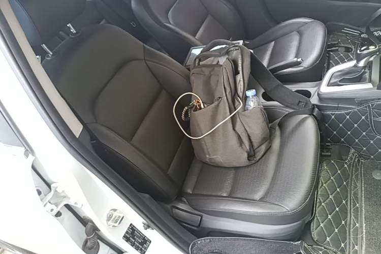 Used Hyundai Elantra (6th Generation / Lingdong) 2020 1.5L CVT Smart & Stylish – Elite Version Right Front Seat