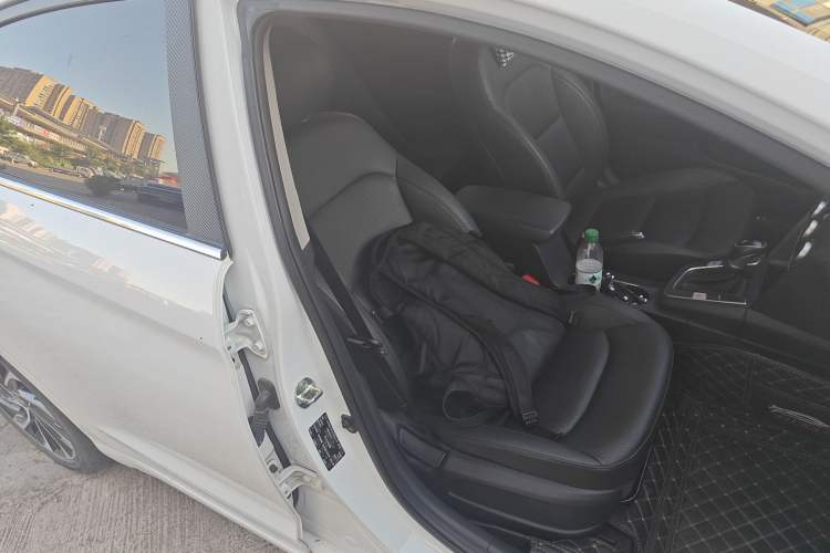 Used Hyundai Elantra (6th Generation / Lingdong) 2020 1.5L CVT Smart & Stylish – Elite Version Right Front Seat