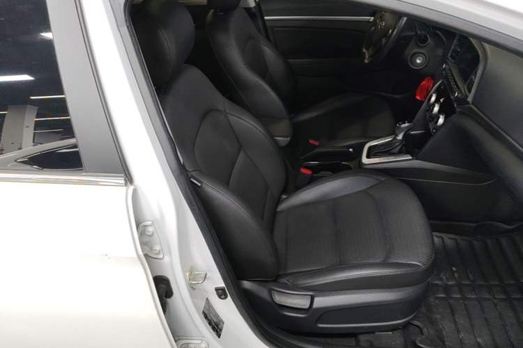 Used Hyundai Elantra (6th Generation / Lingdong) 2020 1.5L CVT Smart & Stylish – Elite Version Right Front Seat