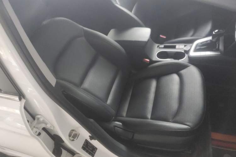 Used Hyundai Elantra (6th Generation / Lingdong) 2020 1.5L CVT Smart & Stylish – Elite Version Right Front Seat