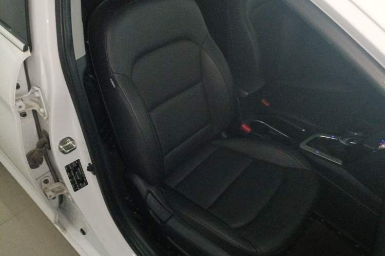 Used Hyundai Elantra (6th Generation / Lingdong) 2020 1.5L CVT Smart & Stylish – Elite Version Right Front Seat