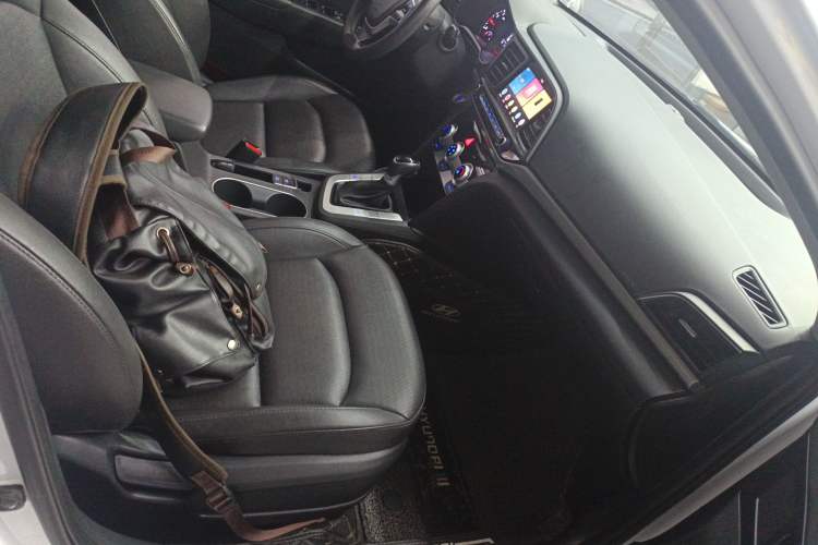 Used Hyundai Elantra (6th Generation / Lingdong) 2020 1.5L CVT Smart & Stylish – Elite Version Right Front Seat