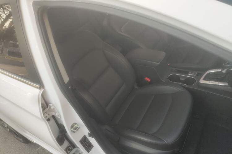 Used Hyundai Elantra (6th Generation / Lingdong) 2020 1.5L CVT Smart & Stylish – Elite Version Right Front Seat