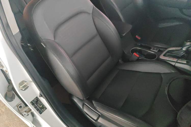 Used Hyundai Elantra (6th Generation / Lingdong) 2020 1.5L CVT Smart & Stylish – Elite Version Right Front Seat