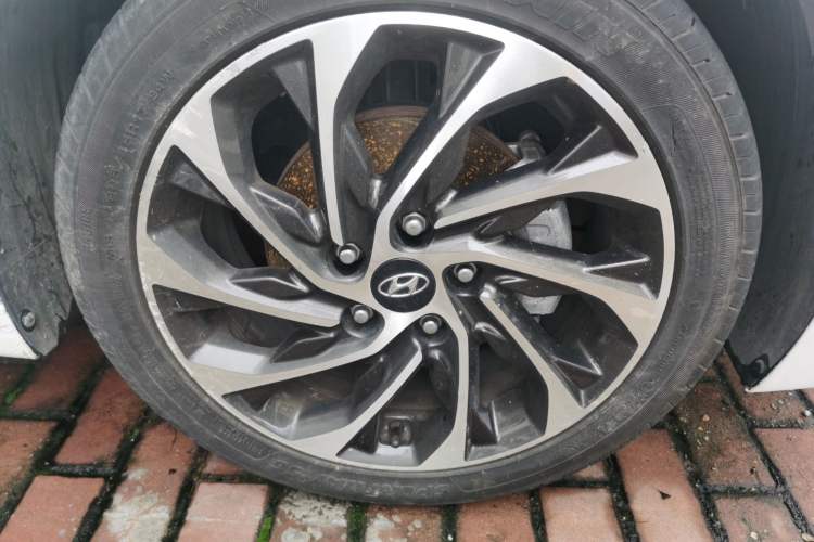 Used Hyundai Elantra (6th Generation / Lingdong) 2020 1.5L CVT Smart & Stylish – Elite Version Right Front Wheel Hub