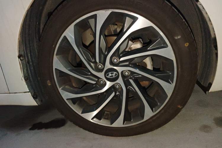 Used Hyundai Elantra (6th Generation / Lingdong) 2020 1.5L CVT Smart & Stylish – Elite Version Right Front Wheel Hub