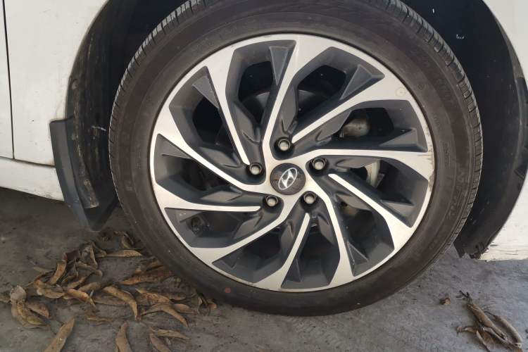 Used Hyundai Elantra (6th Generation / Lingdong) 2020 1.5L CVT Smart & Stylish – Elite Version Right Front Wheel Hub