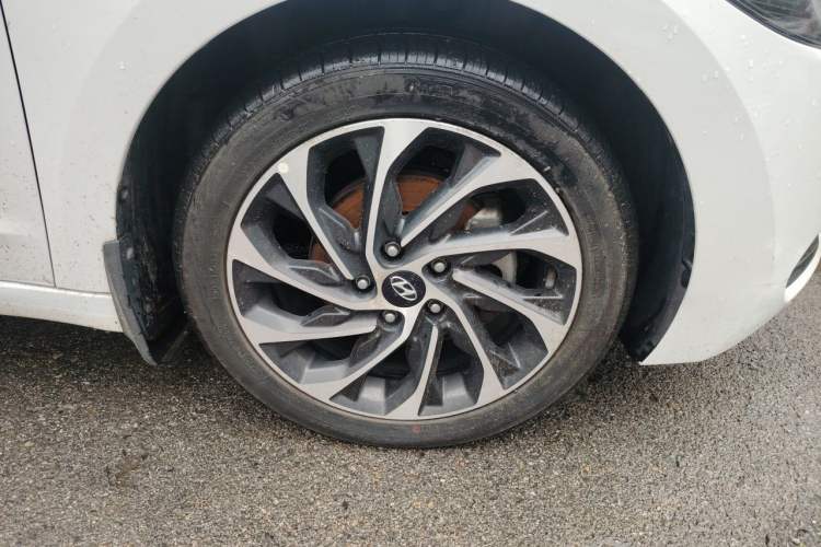Used Hyundai Elantra (6th Generation / Lingdong) 2020 1.5L CVT Smart & Stylish – Elite Version Right Front Wheel Hub