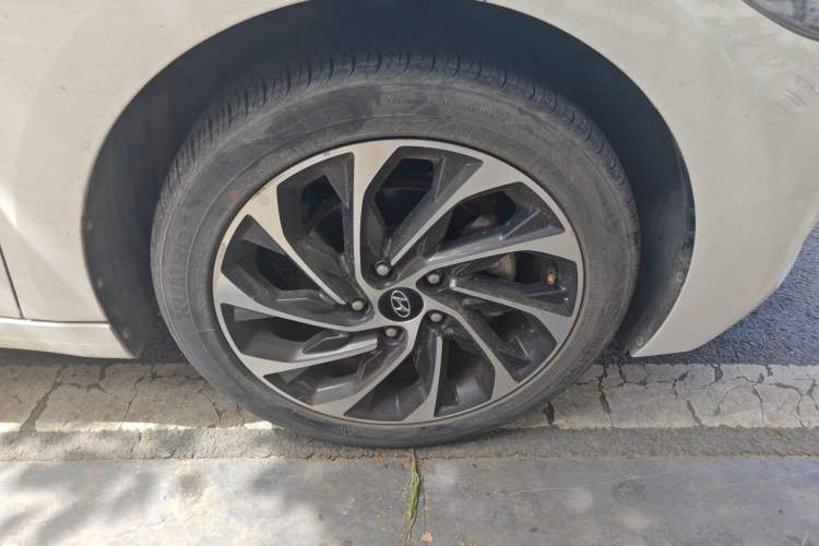 Used Hyundai Elantra (6th Generation / Lingdong) 2020 1.5L CVT Smart & Stylish – Elite Version Right Front Wheel Hub