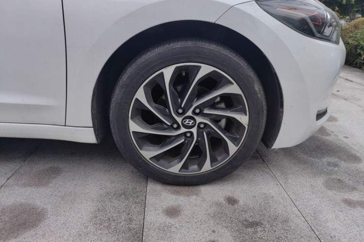 Used Hyundai Elantra (6th Generation / Lingdong) 2020 1.5L CVT Smart & Stylish – Elite Version Right Front Wheel Hub