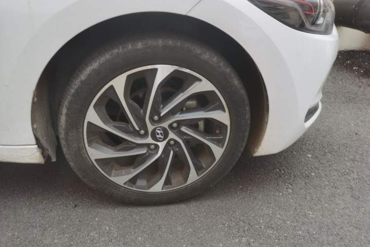 Used Hyundai Elantra (6th Generation / Lingdong) 2020 1.5L CVT Smart & Stylish – Elite Version Right Front Wheel Hub