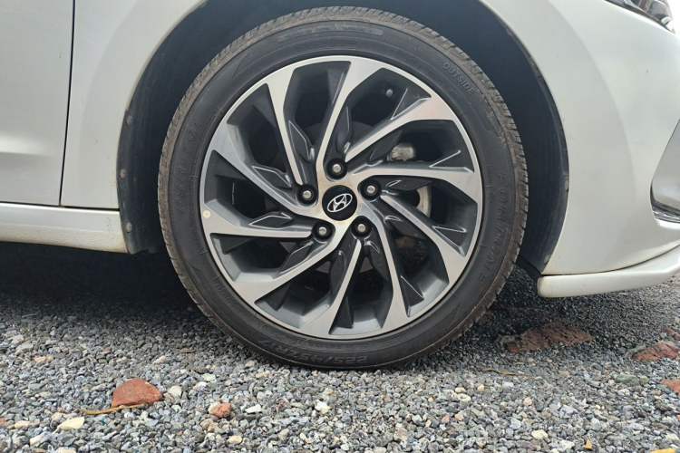 Used Hyundai Elantra (6th Generation / Lingdong) 2020 1.5L CVT Smart & Stylish – Elite Version Right Front Wheel Hub