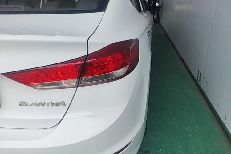 Used Hyundai Elantra (6th Generation / Lingdong) 2020 1.5L CVT Smart & Stylish – Elite Version Right Rear Taillight