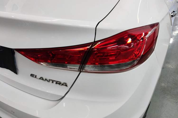Used Hyundai Elantra (6th Generation / Lingdong) 2020 1.5L CVT Smart & Stylish – Elite Version Right Rear Taillight