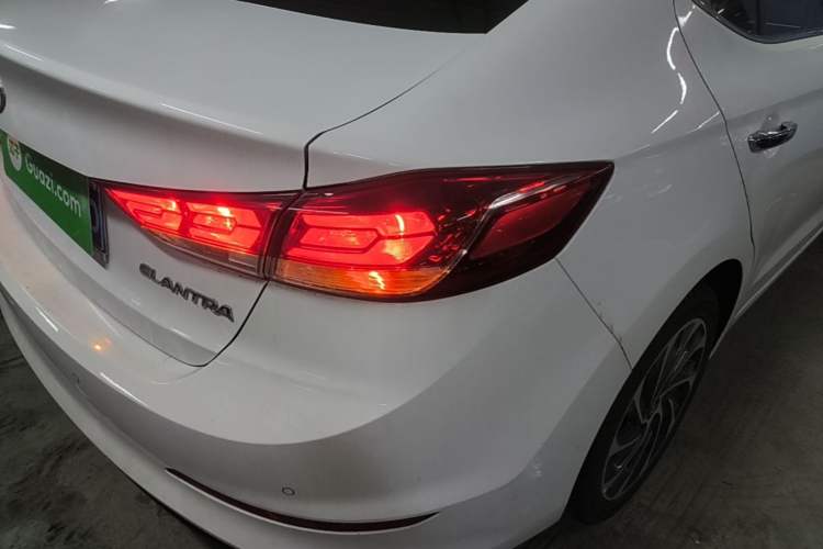 Used Hyundai Elantra (6th Generation / Lingdong) 2020 1.5L CVT Smart & Stylish – Elite Version Right Rear Taillight