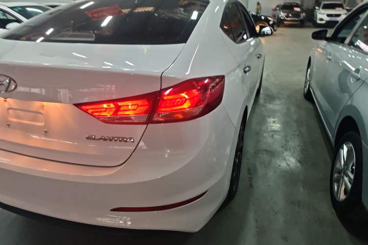 Used Hyundai Elantra (6th Generation / Lingdong) 2020 1.5L CVT Smart & Stylish – Elite Version Right Rear Taillight