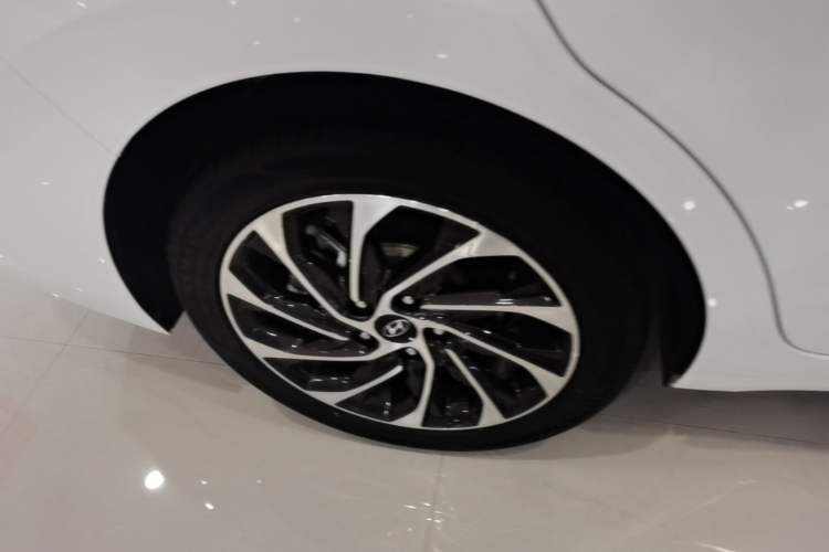Used Hyundai Elantra (6th Generation / Lingdong) 2020 1.5L CVT Smart & Stylish – Elite Version Right Rear Wheel Hub