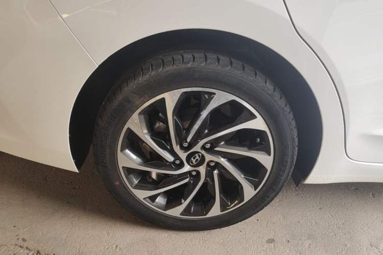 Used Hyundai Elantra (6th Generation / Lingdong) 2020 1.5L CVT Smart & Stylish – Elite Version Right Rear Wheel Hub
