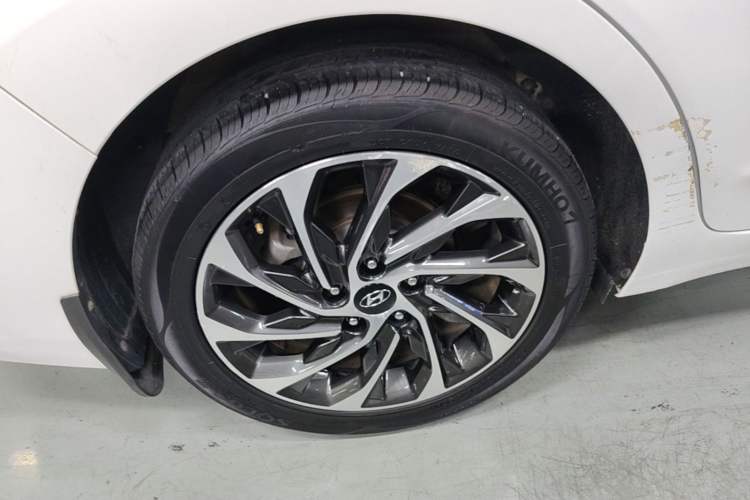 Used Hyundai Elantra (6th Generation / Lingdong) 2020 1.5L CVT Smart & Stylish – Elite Version Right Rear Wheel Hub