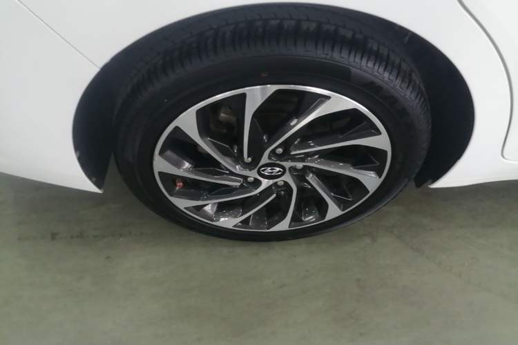 Used Hyundai Elantra (6th Generation / Lingdong) 2020 1.5L CVT Smart & Stylish – Elite Version Right Rear Wheel Hub