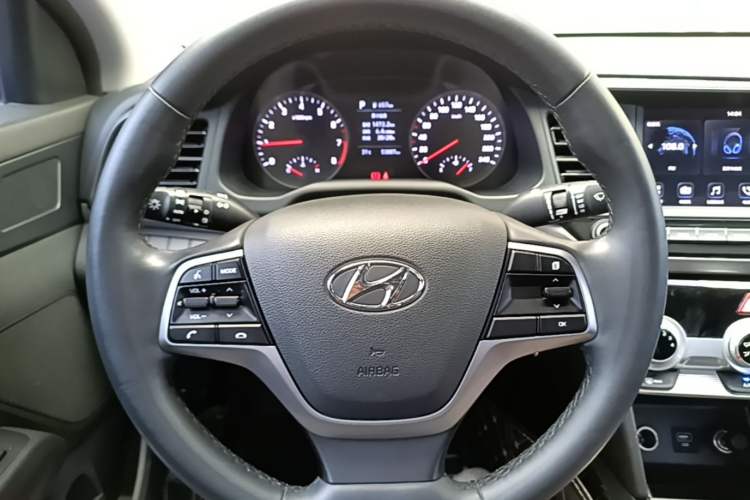 Used Hyundai Elantra (6th Generation / Lingdong) 2020 1.5L CVT Smart & Stylish – Elite Version Steering Wheel