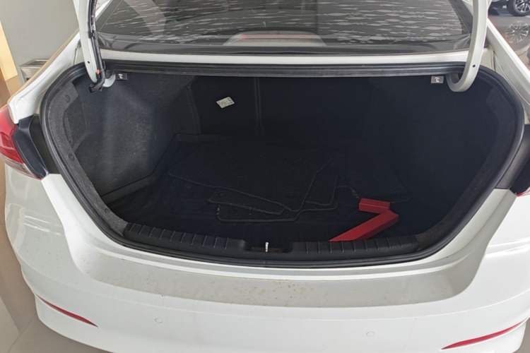 Used Hyundai Elantra (6th Generation / Lingdong) 2020 1.4T Dual-Clutch Xuan Dong · Dynamic Version Trunk