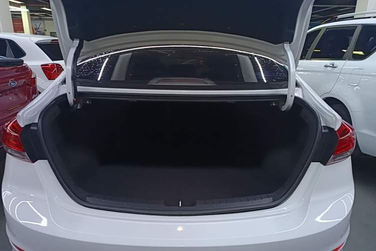 Used Hyundai Elantra (6th Generation / Lingdong) 2020 1.4T Dual-Clutch Xuan Dong · Dynamic Version Trunk