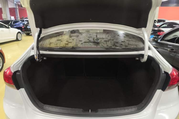 Used Hyundai Elantra (6th Generation / Lingdong) 2020 1.4T Dual-Clutch Xuan Dong · Dynamic Version Trunk