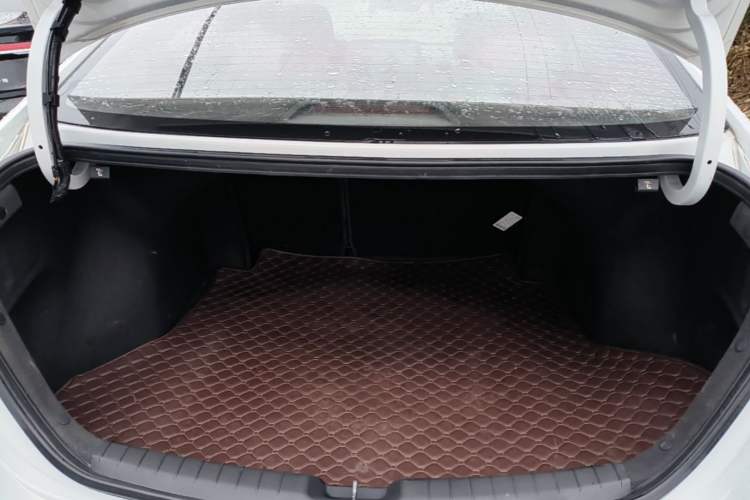 Used Hyundai Elantra (6th Generation / Lingdong) 2020 1.4T Dual-Clutch Xuan Dong · Dynamic Version Trunk