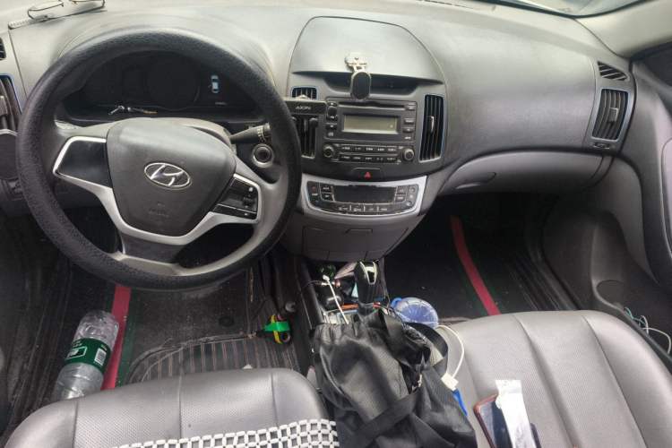 Used Hyundai Elantra EV 2017 GS PLUS Edition Center Console
