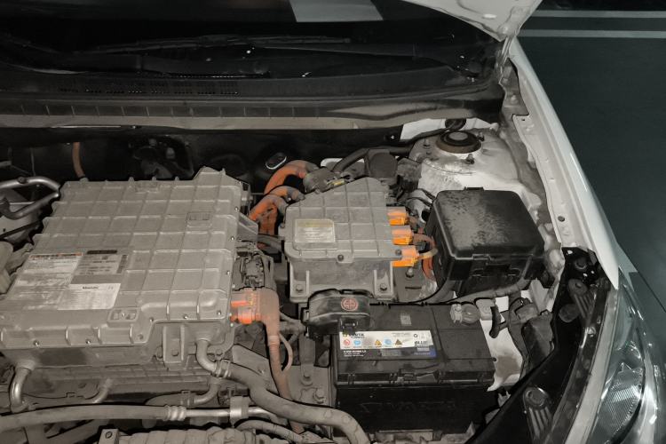 Used Hyundai Elantra EV 2017 GS PLUS Edition Engine Bay Left