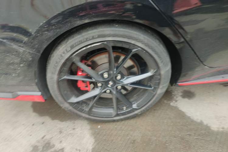 Used Hyundai Elantra N 2023 2.0T Sport Package Edition Right Rear Wheel Hub