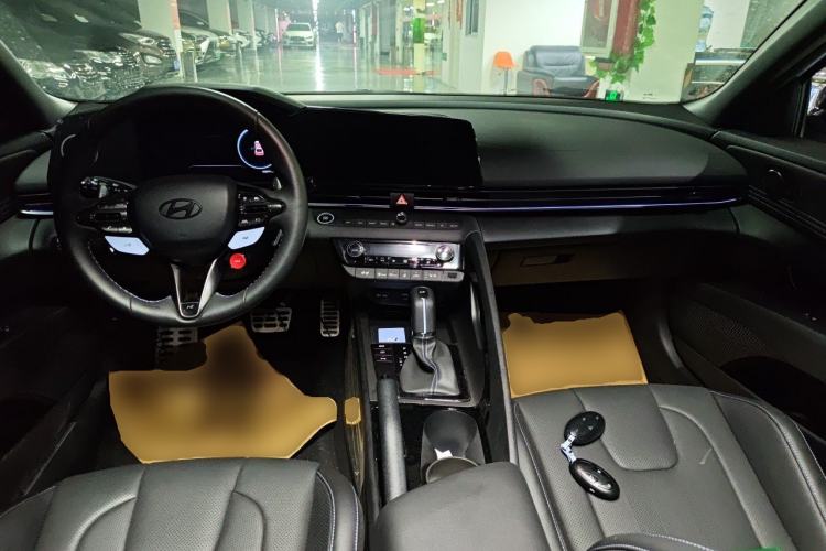 Used Hyundai Elantra N 2025 2.0T N Center Console