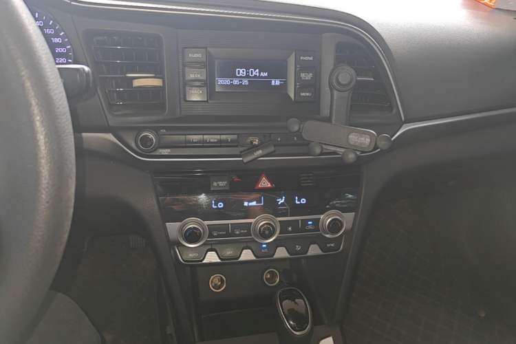 Used Hyundai Elantra PHEV 2019 1.6L PHS Comfort Edition Audio And AC Panel