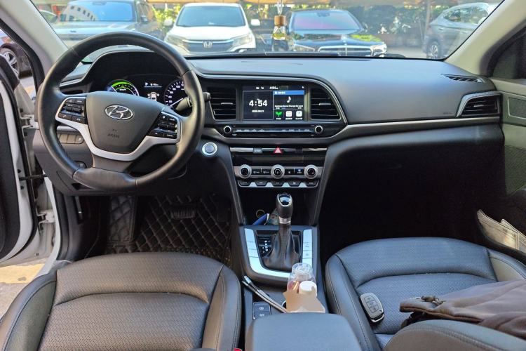 Used Hyundai Elantra PHEV 2019 1.6L PHX Le Xing Edition Center Console