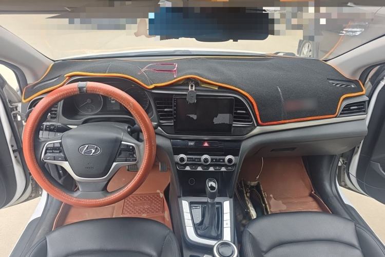 Used Hyundai Elantra PHEV 2019 1.6L PHS Comfort Edition Center Console