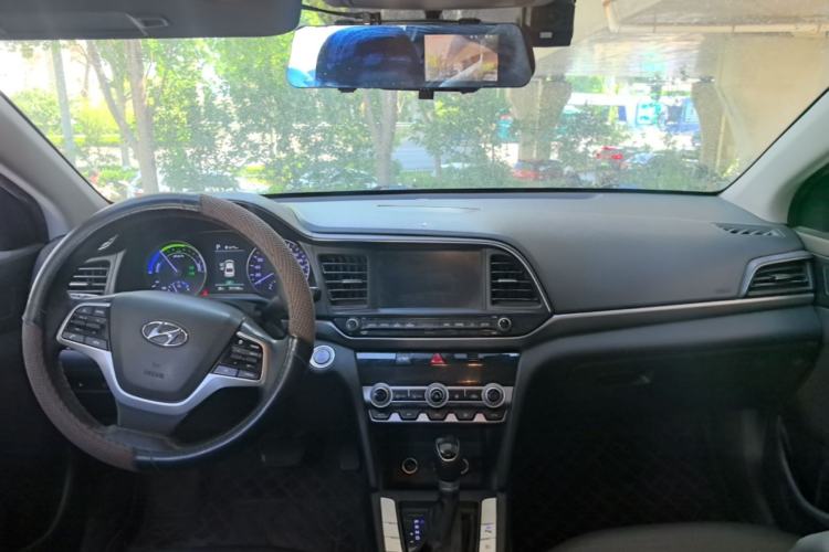 Used Hyundai Elantra PHEV 2019 1.6L PHX Le Xing Edition Center Console