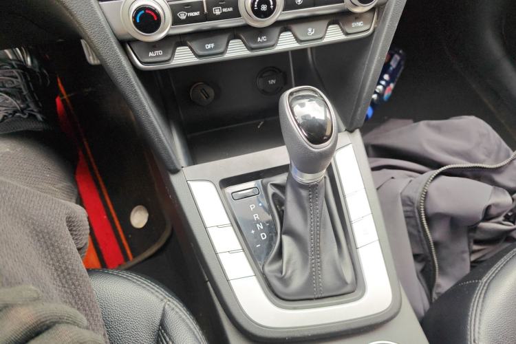 Used Hyundai Elantra PHEV 2019 1.6L PHS Comfort Edition Gear Lever