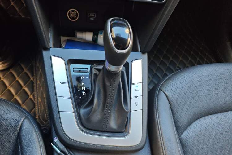 Used Hyundai Elantra PHEV 2019 1.6L PHX Le Xing Edition Gear Lever