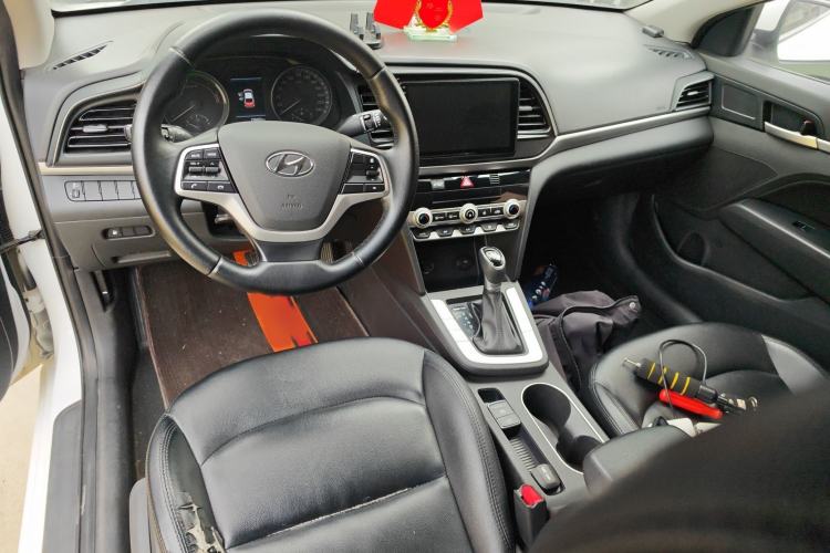 Used Hyundai Elantra PHEV 2019 1.6L PHS Comfort Edition Interior 2