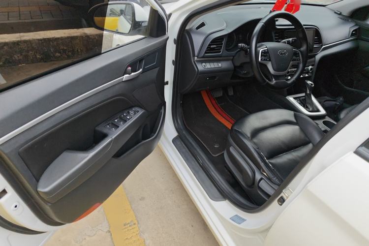 Used Hyundai Elantra PHEV 2019 1.6L PHS Comfort Edition Interior 3